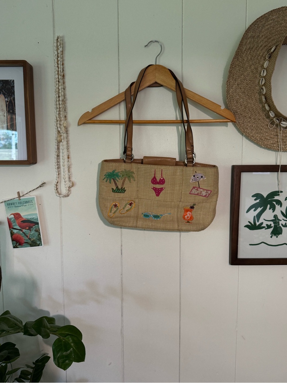 Vintage Woven Straw handbag with fun beachy Embroidery - Tan